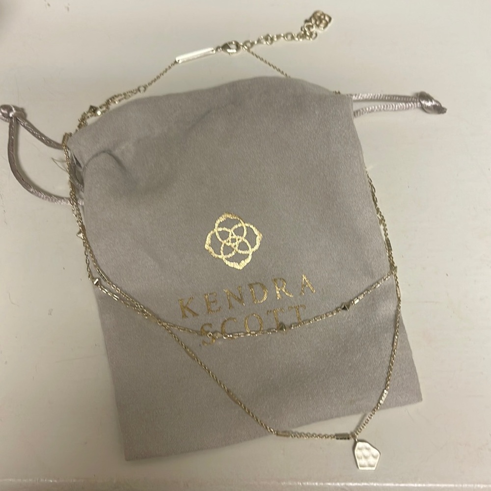 Gorgeous Kendra Scott dainty gold two-tiered necklace